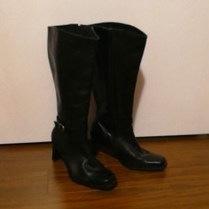 Like-new (but needs glue) Henri-Pierre heels